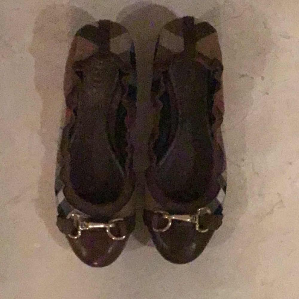 Burberry Ballet flats w gold hardware